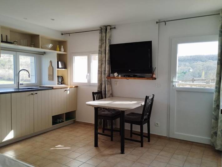 Gîte pour 2 personnes, avec piscine et vue sur le lac ainsi que jardin et vue, animaux acceptés à Le Boulvé - 2