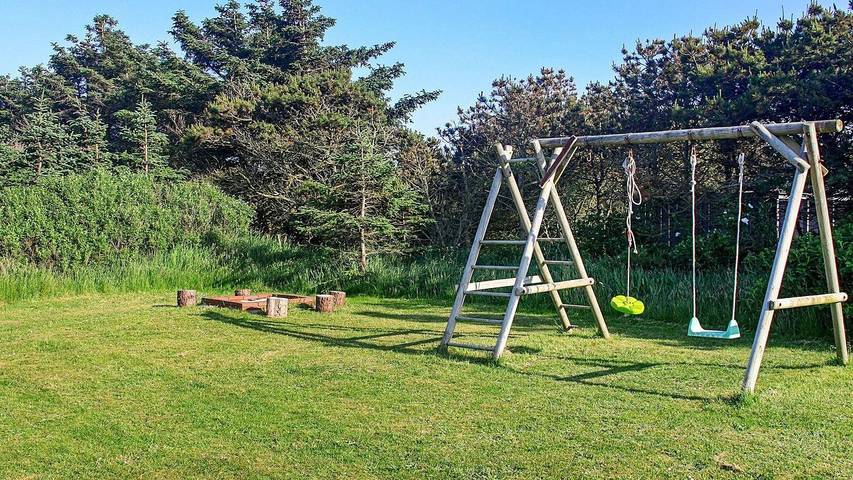 Vakantiehuis voor 8 personen, with terras and sauna as well as whirlpool in Noord-Jutland