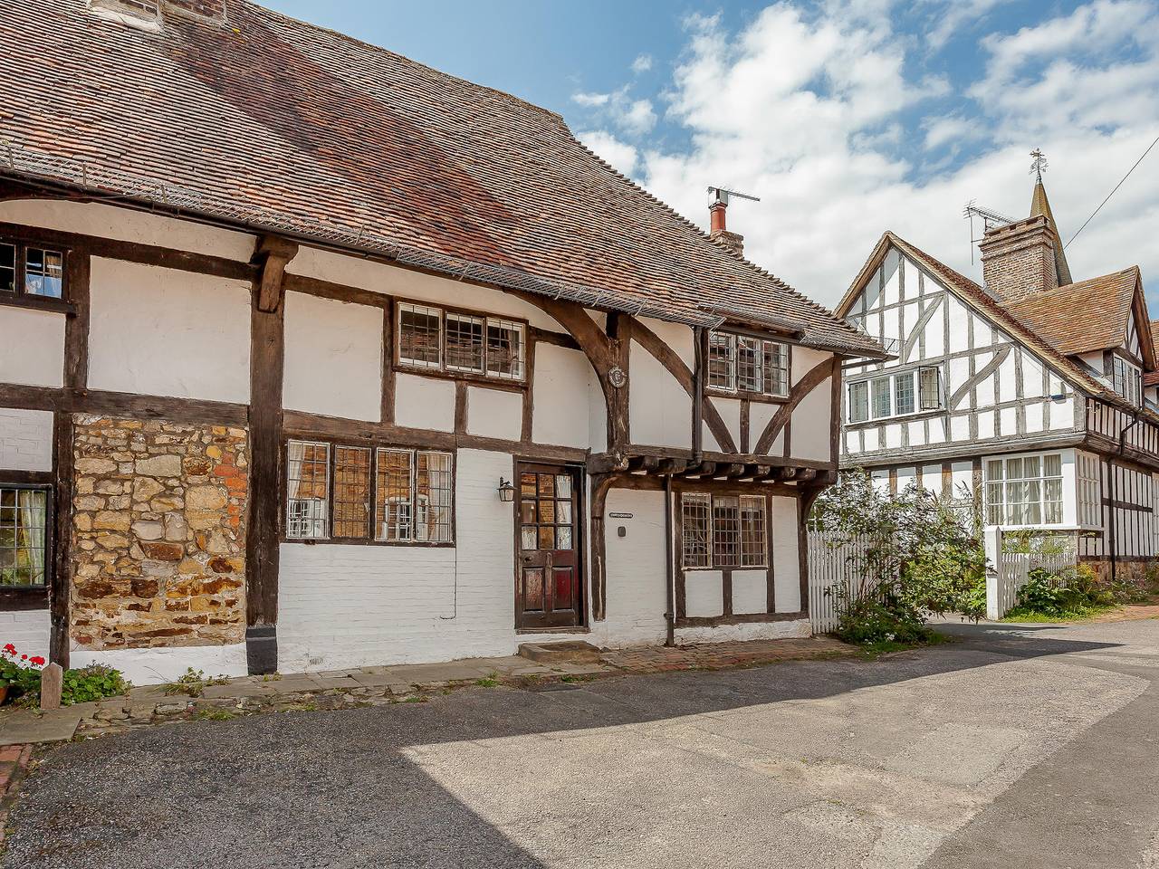 Pollard Cottage in Surrey
