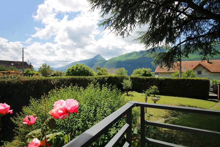 Location de vacances pour 4 personnes, avec vue sur le lac et jardin à Brison-Saint-Innocent - 2