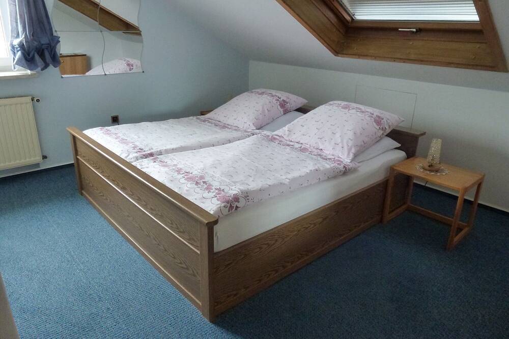 Ganze Wohnung, Gemütliche 65qm Ferienwohnung mit Terrasse, naturnah in Nagel, Landkreis Wunsiedel im Fichtelgebirge