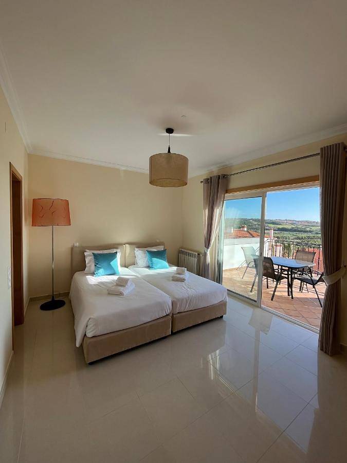 Apartamento inteiro, Two-Bedroom Apartment in Amoreira, Leiria distrito