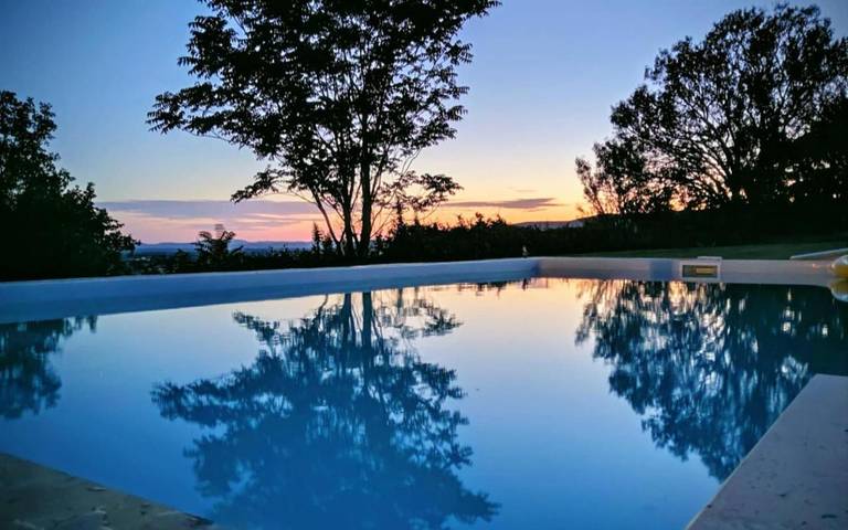 Location de vacances pour 12 personnes, avec Terrasse et Jardin ainsi que Piscine et Vue à Roynac