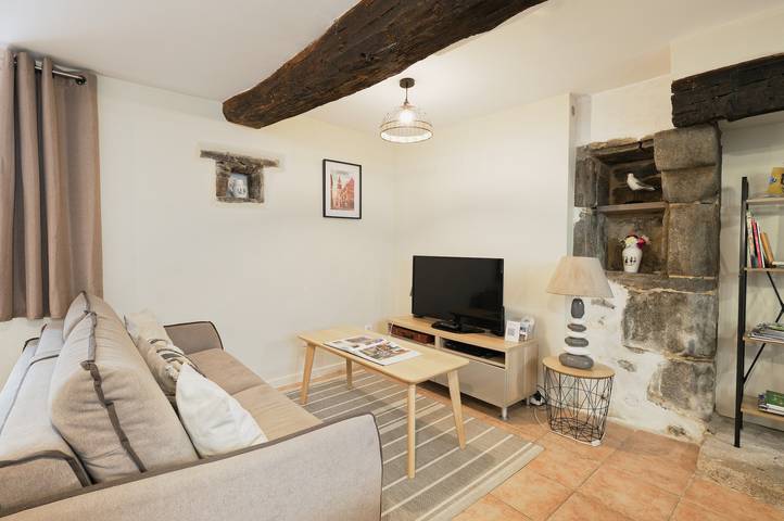 Ganze Wohnung, „Douar Armor“ mit Terrasse im Innenhof in Dinan, Dinan und Umgebung