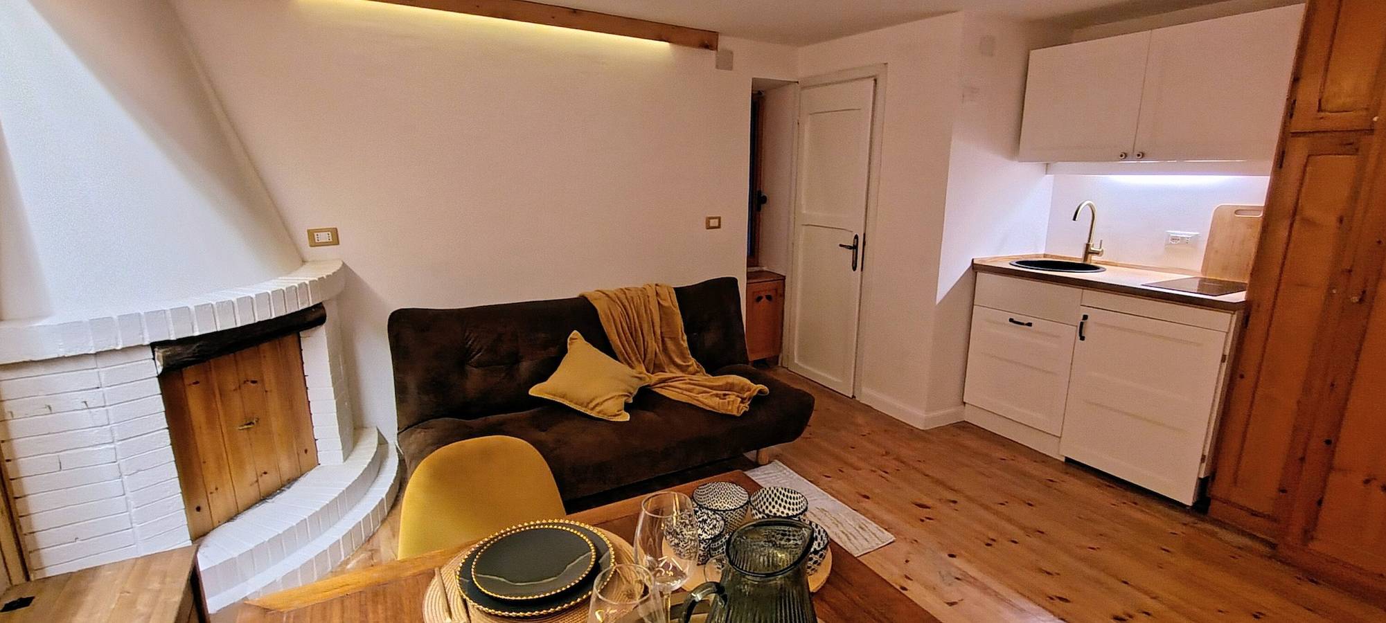 Home Visus, un nid avec vue panoramique et cheminée in Rocca di Mezzo, Parc Naturel Régional Sirente-Velino