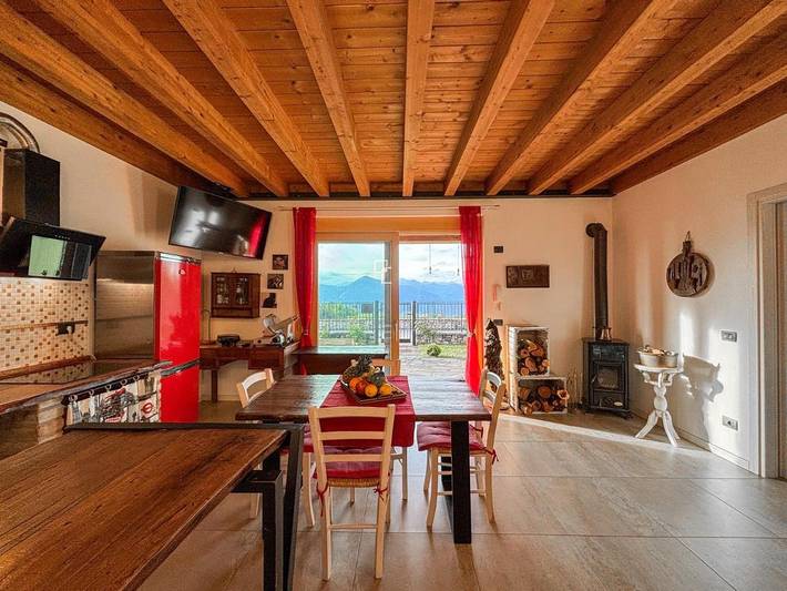 Villa per 5 persone, con panorama e giardino nonché terrazza e vista lago, con animali domestici - 1