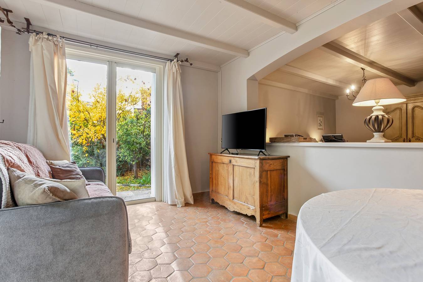 Entire apartment, Le Mas des Bouteillans “L’arbousier” with Wi-Fi and Air Conditioning in La Cadière-d'Azur, Mediterranean Coast (France)