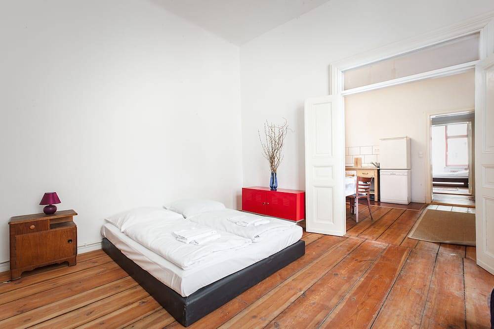 Ganze Wohnung, Familienfreundliche Altbauwohnung mit modernem Wannenbad & gemütlicher Wohnküche in Moabit Berlin, Berlin