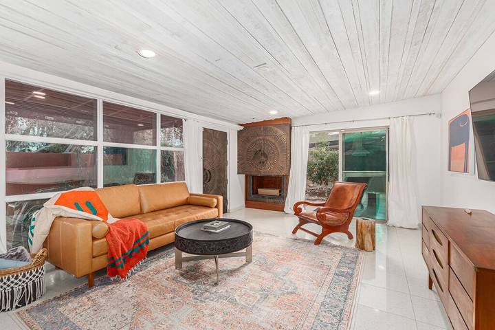 Vacation rental for 8 people, with hot tub and yard as well as terrace in Paradise Valley