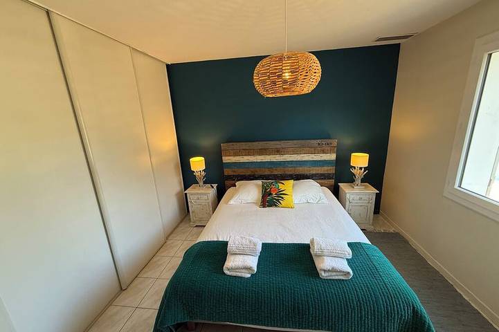 Location de vacances pour 8 personnes, avec terrasse ainsi que jardin et jacuzzi dans Claouey - 2