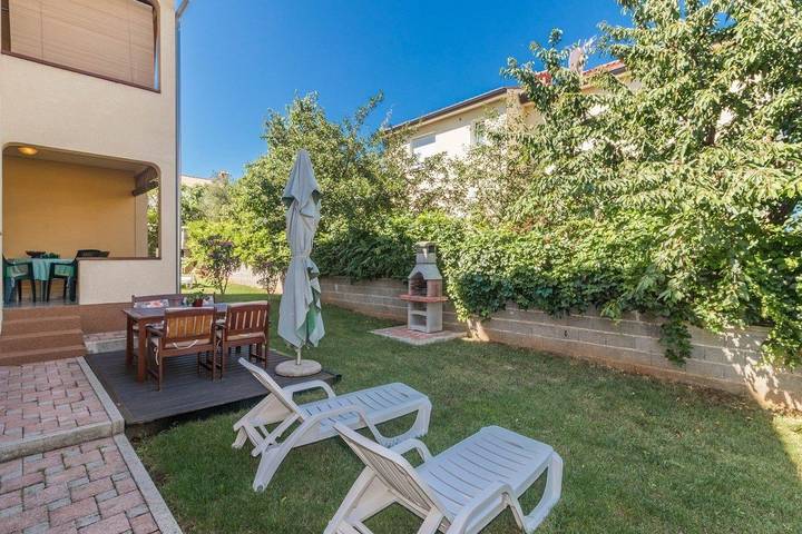 Apartamento entero, Apartamento de vacaciones para 4 personas con jardín in Stinjan, Pula