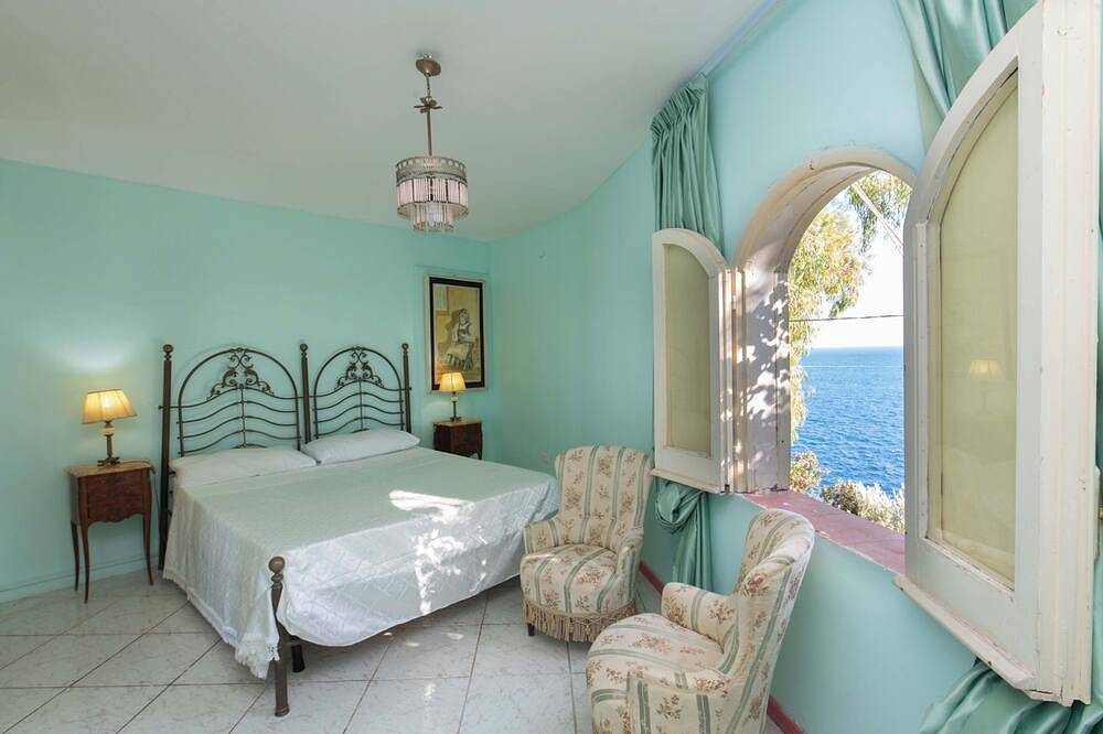 Amore Rentals-Villa Incanto sul Mare-Exclusive Oasis, Private Chef & Sea Access in Furore, Sorrento Coast