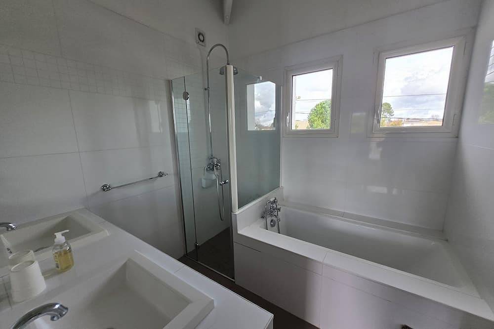 Chambre Suite 28M2 ,Petits Dejs,Andernos Les Bains in Andernos-les-Bains, Région d'Arcachon