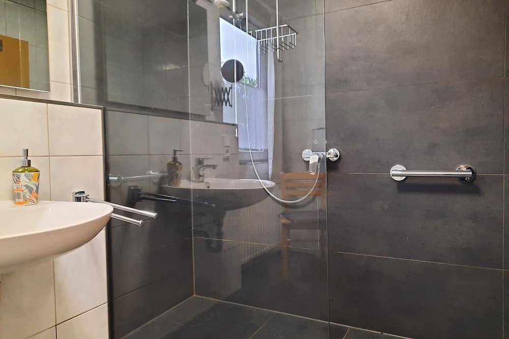 Ganze Wohnung, Ferienwohnung 1 - Ferienhaus Sasse Ferienwohnungen mit Garten & Grill in Mölschow, Usedomer Norden