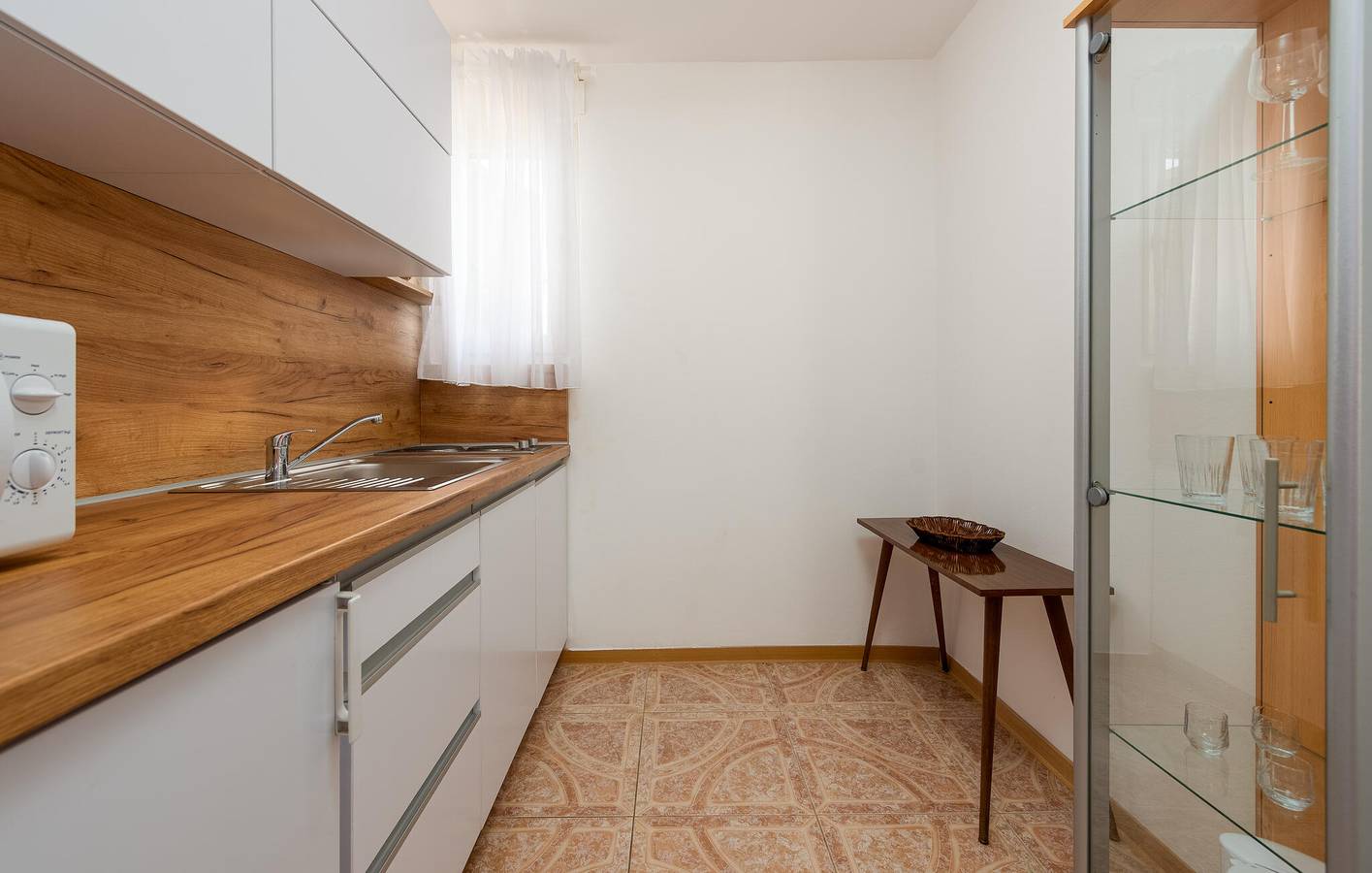 Ganze Ferienwohnung, Ferienwohnung für 4 Personen mit Terrasse in Starigrad, Zadar