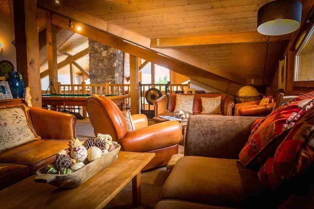 Au Coin du Feu (17 chambres) réservé par la chambre (tarifs sont par personne) in Morzine, Les Portes du Soleil