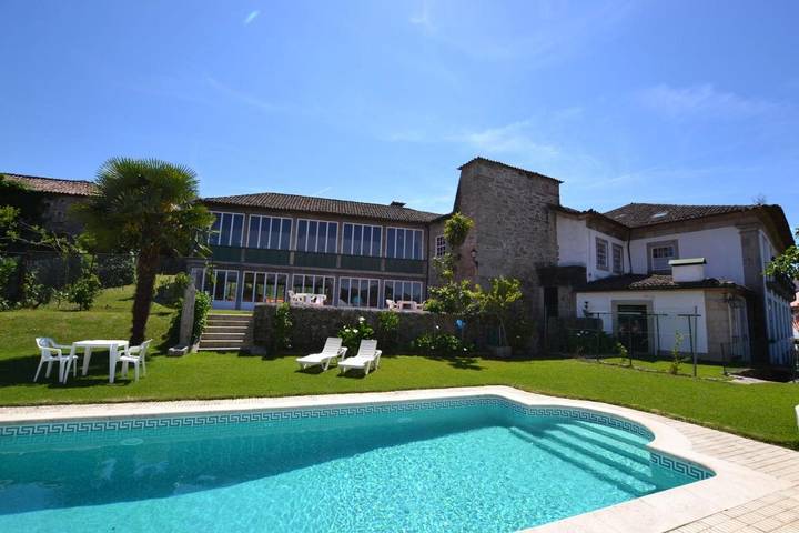Chambre d’hôte pour 2 personnes, avec piscine ainsi que jardin et terrasse