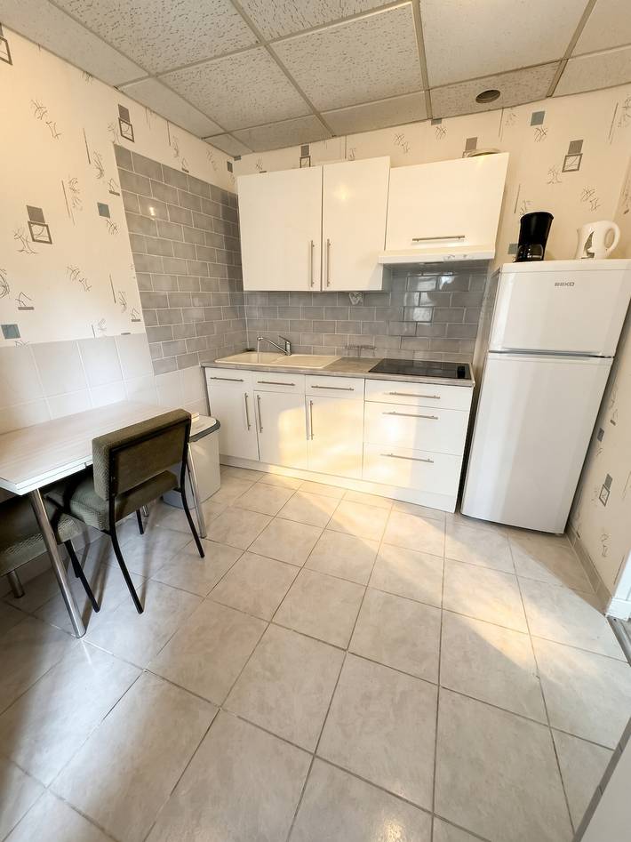 Studio entier, Studio charmant à Néris-les-Bains, 20 m², avec terrasse in Néris-les-Bains, Région de Montluçon