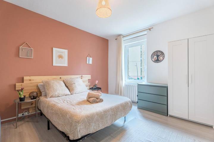 Gîte pour 4 personnes, avec terrasse et vue à Jœuf