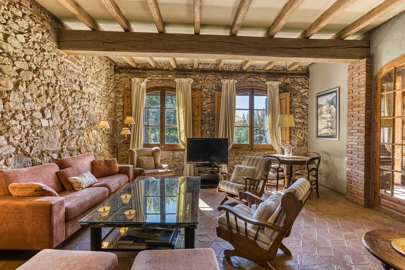 Villa 'Romana Restaurada Entre' con vistas a la montaña, piscina privada y Wi-Fi in Arbucias, Provincia de Gerona