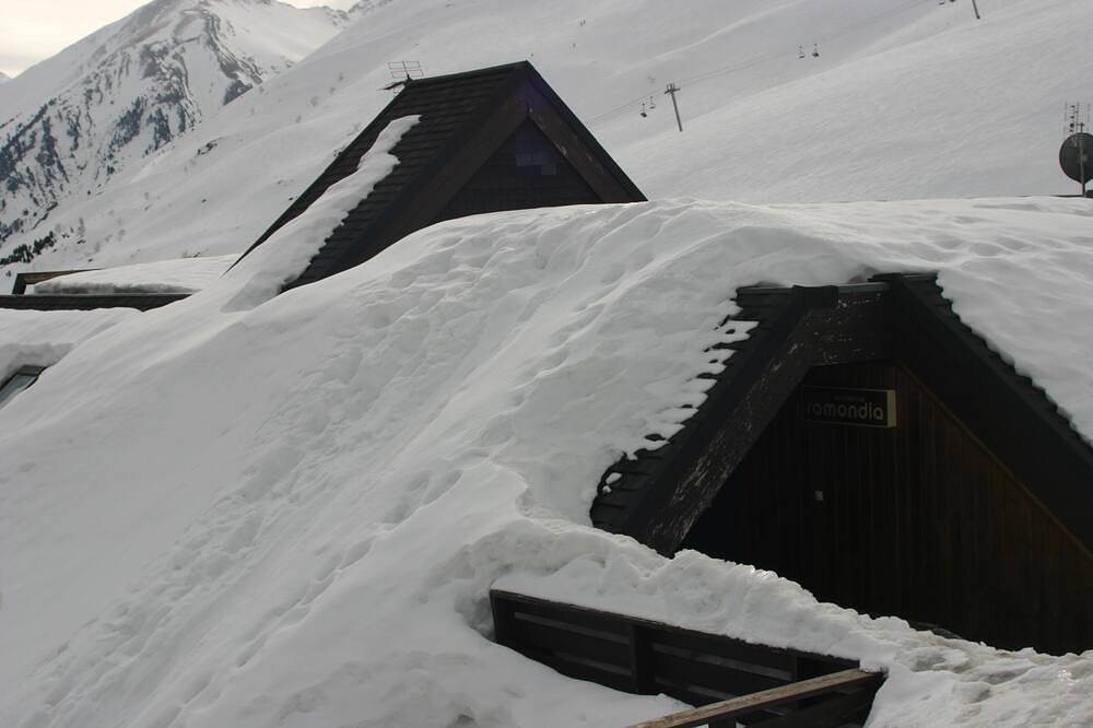 Entire apartment, Apartment At The X Feet Of The Slopes Mountain View Without Opposite in Piau-Engaly, Aragnouet