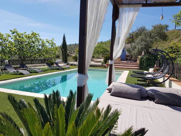 Casa rural para 2 personas, con Balcón y Terraza además de Jardín y Piscina en Casabermeja