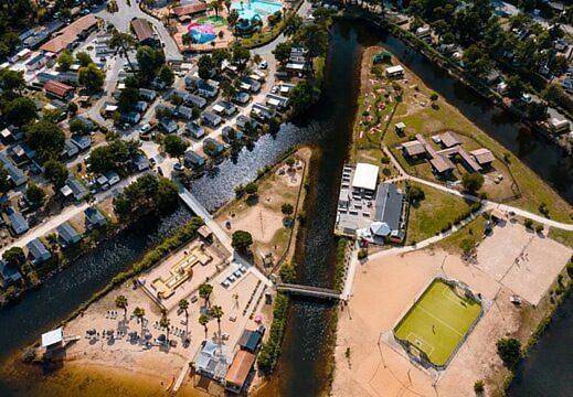Camping pour 6 personnes, avec Jacuzzi ainsi que Jardin et Piscine à Lège-Cap-Ferret - 4