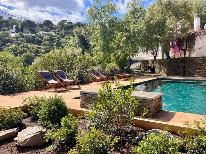 Apartamento para 4 personas, con jardín además de piscina y vistas en Cadaqués