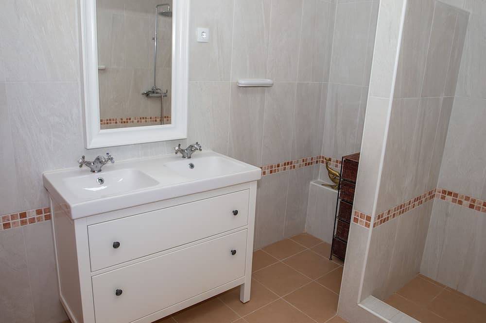 Casa Mari is a fabulous Villa with large swim pool, tennis,  Games Room, garden in Turre, Costa de Almería