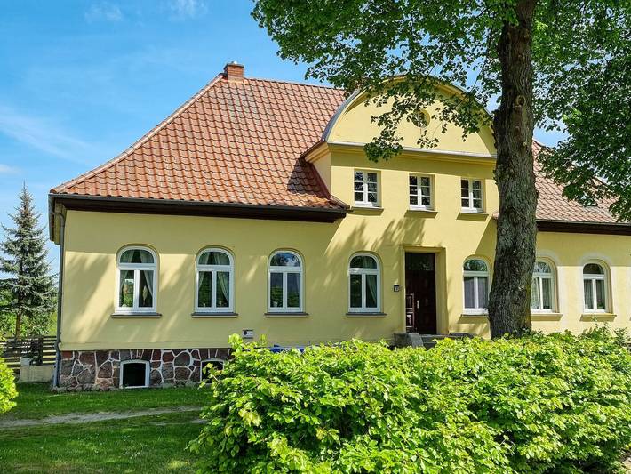 Ferienwohnung für 9 Personen, mit Garten in Brüel