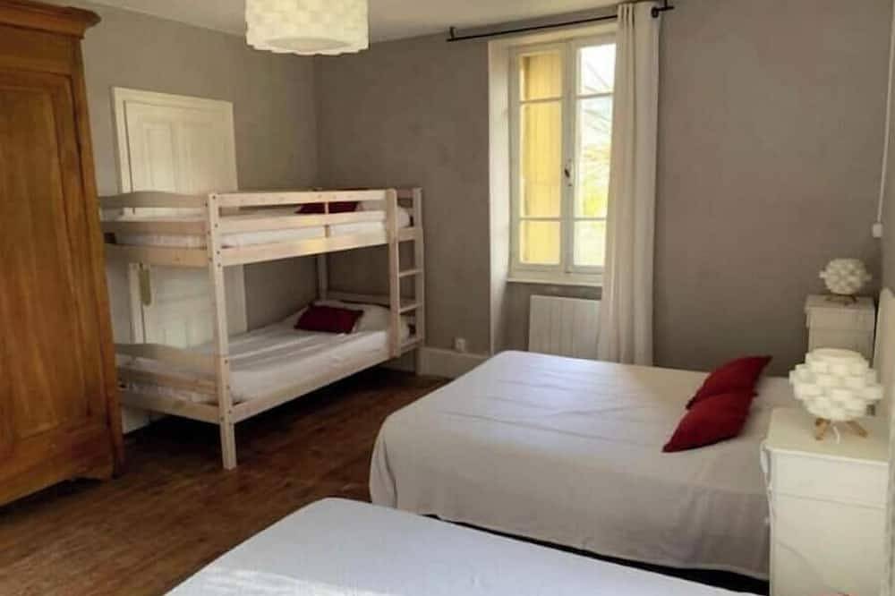 Gite 20 couchages avec un Jacuzzi 16 places in Bourdeaux, Région de Die