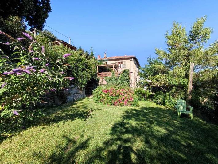 Location de vacances pour 2 personnes, avec terrasse et jardin à Yzeron - 2