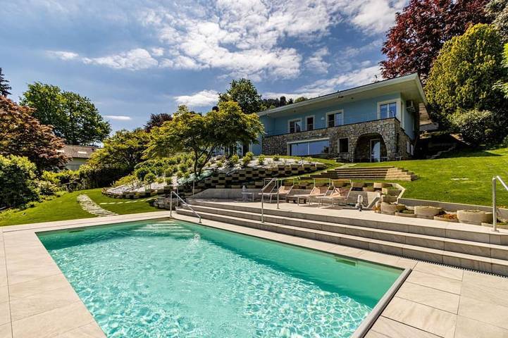 Luxury Villa, Swimming Pool, Private Beach, Sauna, Sleeps 8 - By Guestaly in Cadrezzate con Osmate, Varese Provinz