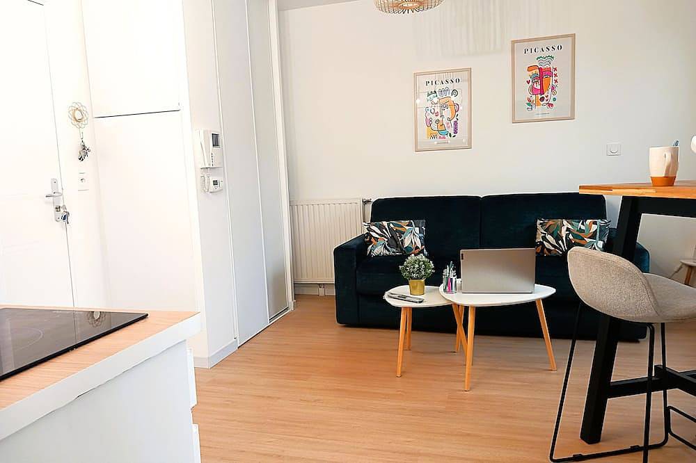 Apartamento entero, Studio 5Min From Station  in Cergy, Valle del Oise
