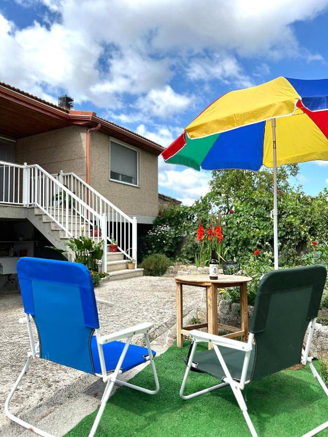 Gîte pour 5 personnes, avec Balcon et Terrasse ainsi que Jardin et Vue à Baltar (homonymie)