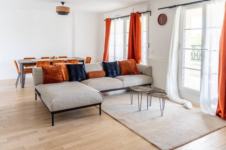 Appartement de vacances pour 8 personnes, avec Balcon et Jacuzzi à Puteaux
