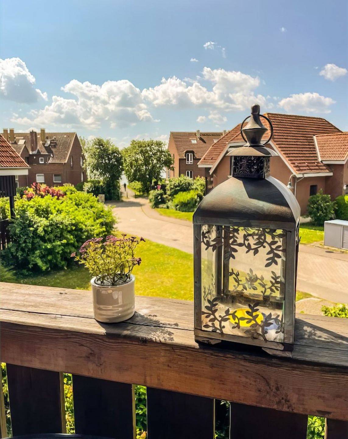 Ganze Wohnung, Moderne Ferienwohnung mit Balkon, Kaminofen und Privatparkplatz in Lemkenhafen in Westfehmarn, Lemkenhafen