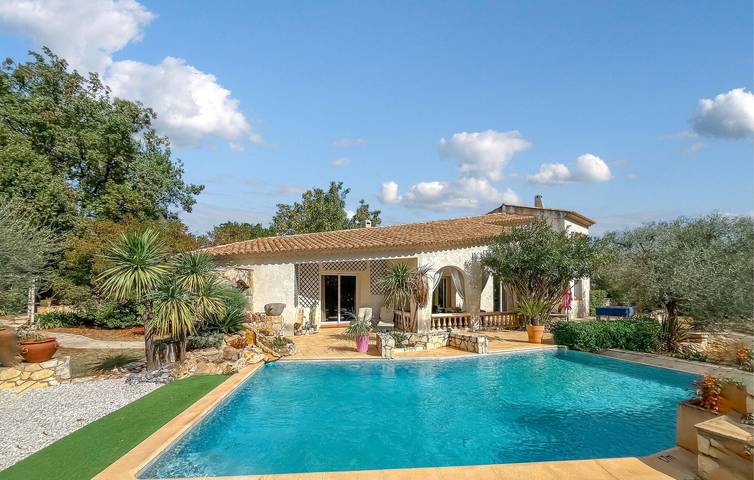 Encantador piso de 2 dormitorios con piscina cerca de Saint-Cézaire in Saint-Cézaire-sur-Siagne, Region de Cannes