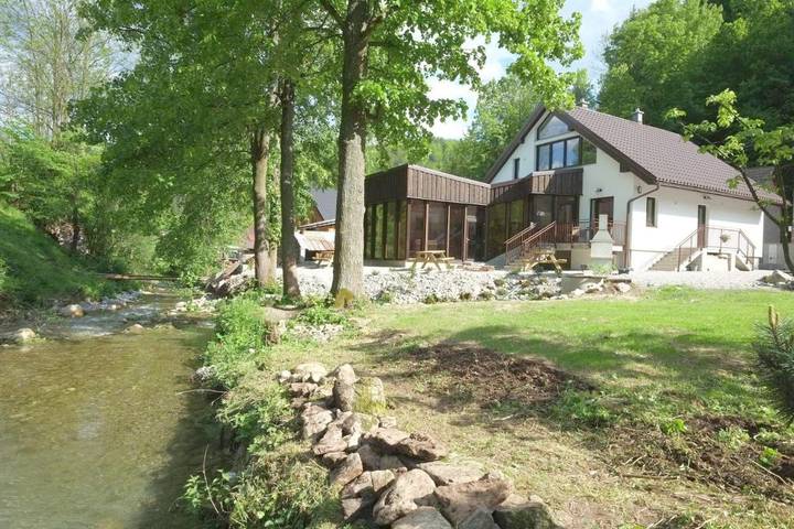 Domek letniskowy dla 3 osób, z Taras i Jacuzzi oraz Ogród i Sauna w Słowacja