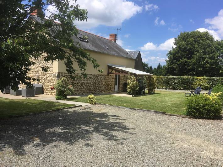 Gîte pour 8 personnes, avec Terrasse ainsi que Jardin et Vue à Hédé-Bazouges