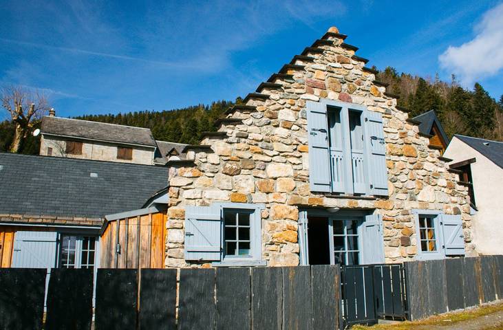 Gîte pour 7 personnes, avec terrasse dans Payolle - 2