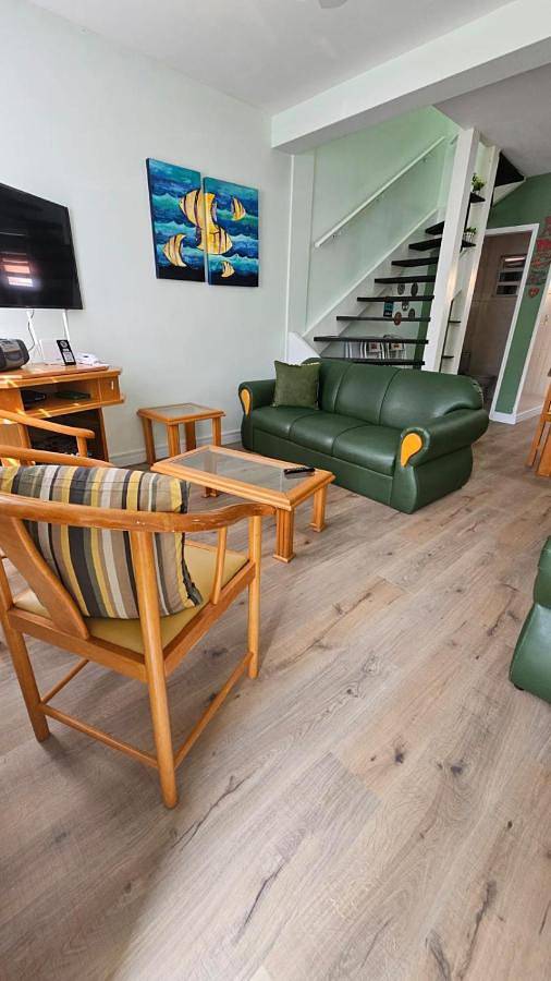 Casas e apartamentos de temporada para 6 pessoas, com piscina infantil e jardim e ainda piscina na Barra do Una