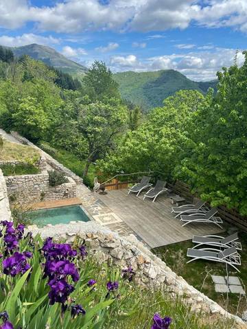 Gîte pour 6 personnes, avec piscine ainsi que jardin et vue, animaux acceptés à Arphy