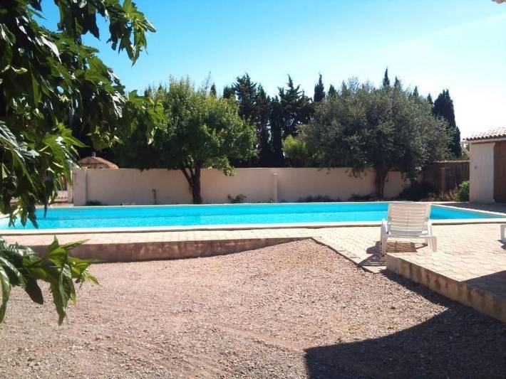 Location de vacances pour 6 personnes, avec terrasse ainsi que jardin et piscine à Argeliers - 2