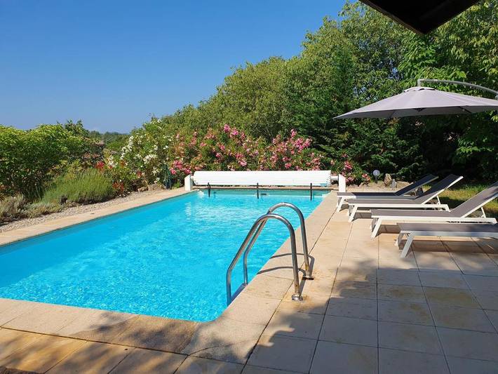 Location de vacances pour 8 personnes, avec piscine et jardin à Chandolas