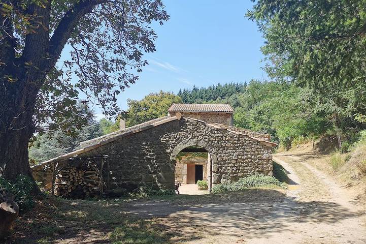 Location de vacances pour 11 personnes, avec terrasse et jardin, animaux acceptés à Châteauneuf-de-Vernoux