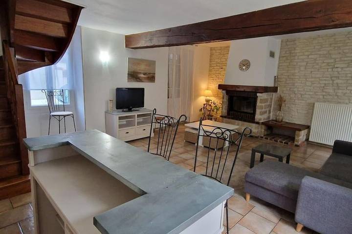 Gîte pour 6 personnes, avec terrasse dans Mont-Saint-Sulpice