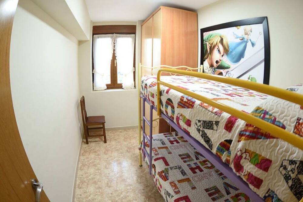 Entire apartment, Beachfront apartment with pool 200m and paddle tennis court in Mogro, Miengo