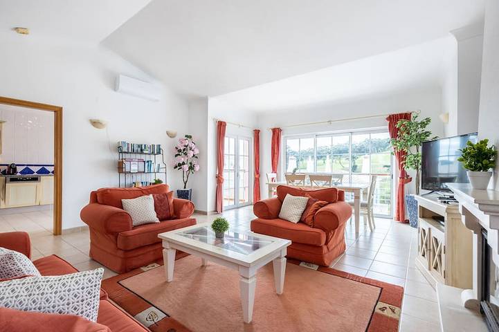 Ferienhaus für 6 Personen, mit Balkon und Pool - 1