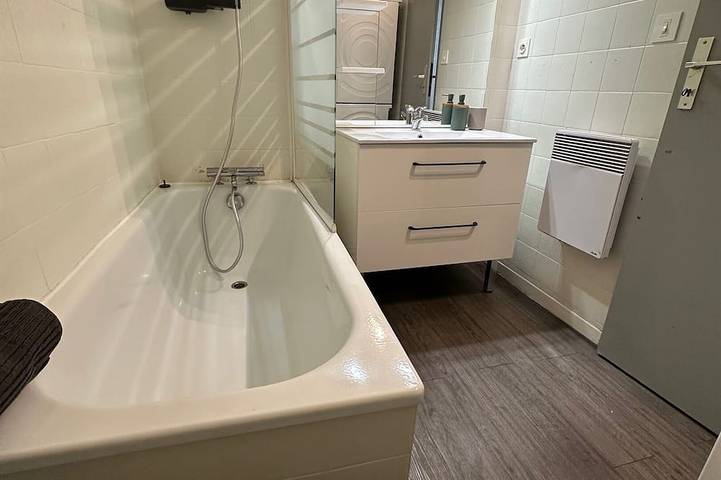 Gîte pour 4 personnes, avec piscine ainsi que sauna et jacuzzi dans Thermes Berot - 3